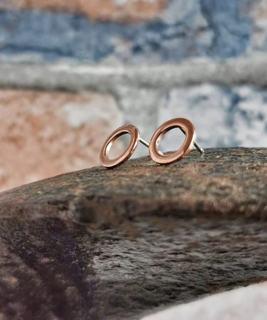 copper circle stud earrings geometric minimal - copper cirlce stud earrings